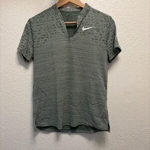 Nike Zonal Cooling Athletic Top Women’s Size Medium Green Light weight Shirt